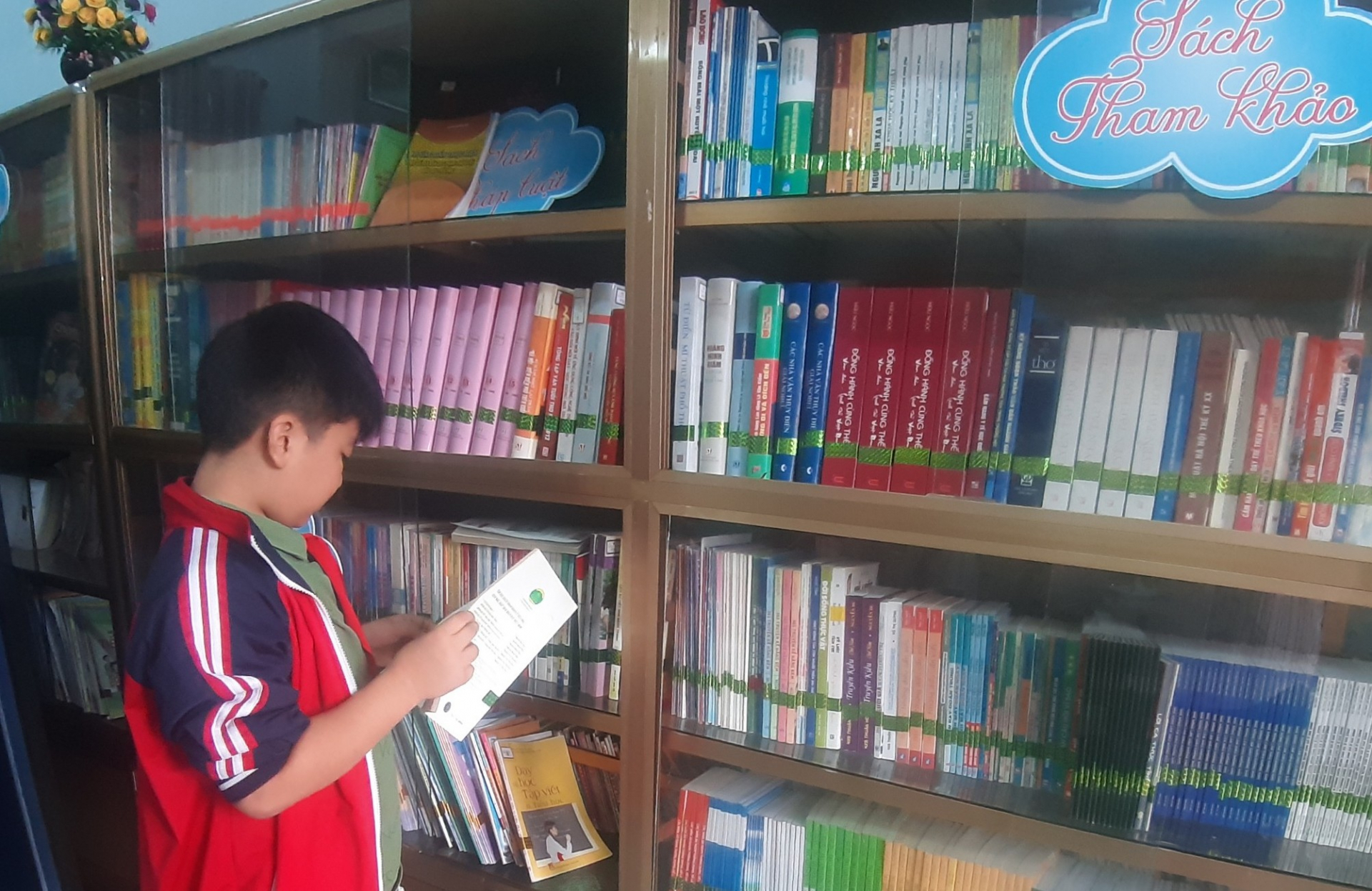    Văn hóa đọc góp phần đắc lực vào việc giáo dục và phát triển trí tuệ, phẩm chất cho học sinh.