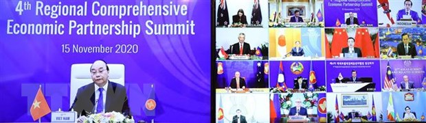 Thủ tướng Nguyễn Xuân Phúc, Chủ tịch ASEAN 2020, chủ trì Hội nghị Cấp cao Hiệp định Đối tác Kinh tế Toàn diện Khu vực (RCEP) lần thứ 4 theo hình thức trực tuyến. (Ảnh: Thống Nhất/TTXVN)