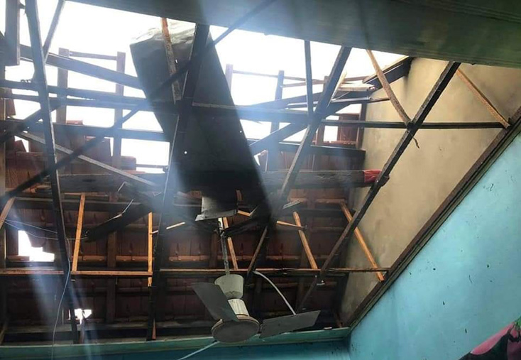 Hơn 1.000 nhà dân ở huyện Bố Trạch bị tốc mái