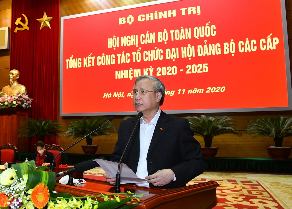  Đồng chí Trần Quốc Vượng, Ủy viên Bộ Chính trị, Thường trực Ban Bí thư phát biểu khai mạc Hội nghị. Ảnh: DUY LINH.