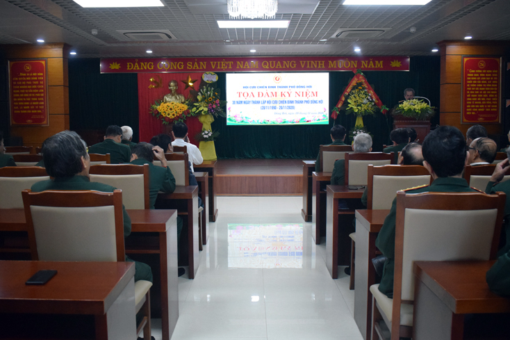 Các CCB đã cùng nhau ôn lại truyền thống 30 năm hình thành và phát triển của Hội CCB thành phố.