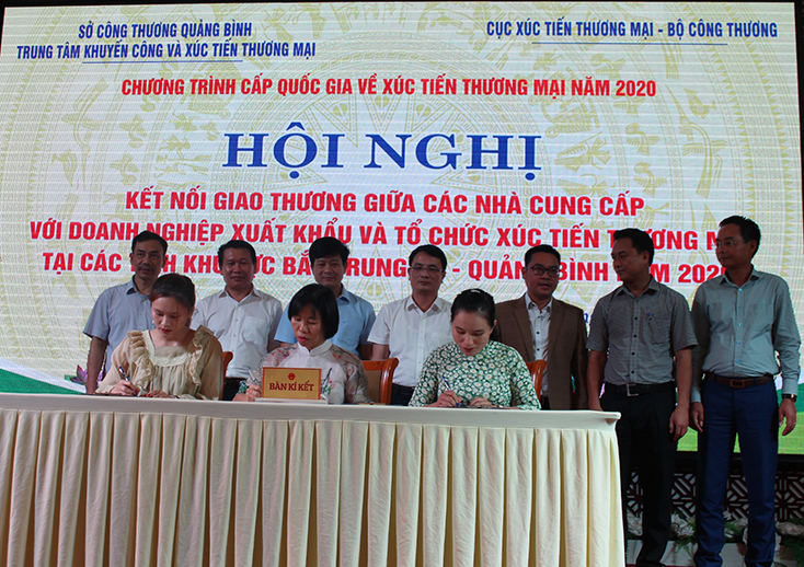 Lễ ký kết biên bản ghi nhớ hợp tác kinh doanh giữa các nhà cung cấp và siêu thị, nhà phân phối, doanh nghiệp xuất khẩu.