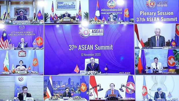 Thủ tướng Nguyễn Xuân Phúc chủ trì Phiên toàn thể Hội nghị Cấp cao ASEAN lần thứ 37 qua hình thức trực tuyến. (Ảnh: Thống Nhất/TTXVN)