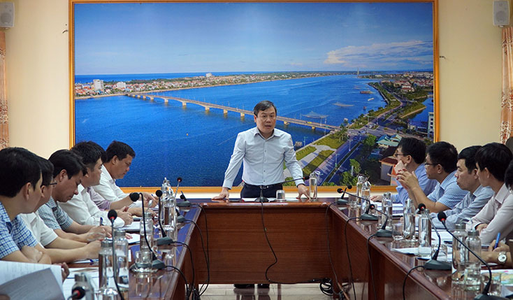 Đồng chí Bí thư Tỉnh ủy Vũ Đại Thắng phát biểu tại buổi làm việc với Sở Xây dựng