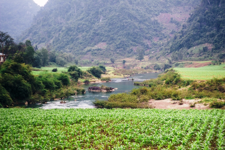   Tân Hóa-vùng đất với cảnh sắc thiên nhiên hoang sơ, núi non tuyệt đẹp và những thung lũng xanh mướt.