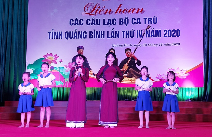     Sự góp mặt của thế hệ trẻ là “tín hiệu vui” của ca trù trong tương lai. 
