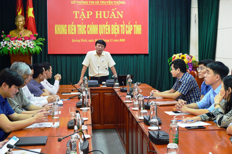 Lớp tập huấn diễn ra theo hình thức trực tuyến với sự tham gia của 7 điểm cầu cấp huyện và 1 điểm cầu trung tâm tại Sở Thông tin và Truyền thông.