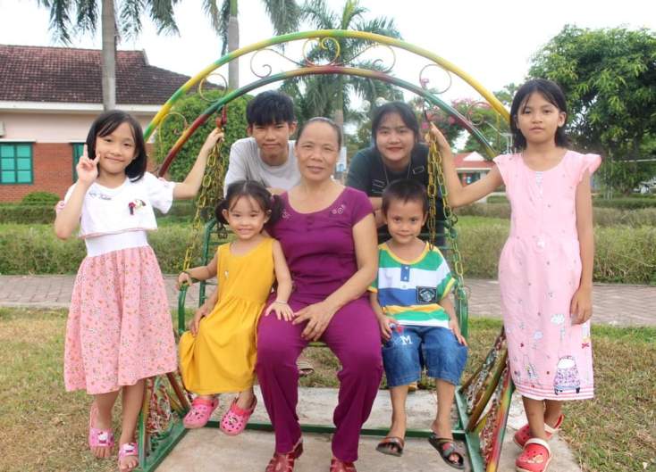    Các trẻ ở Làng trẻ em SOS được sự quan tâm chăm sóc, chở che của các mẹ, các dì. 
