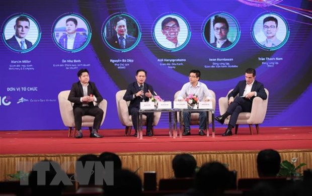 Các diễn giả tham gia thảo luận tại diễn đàn. (Ảnh: Danh Lam/TTXVN)