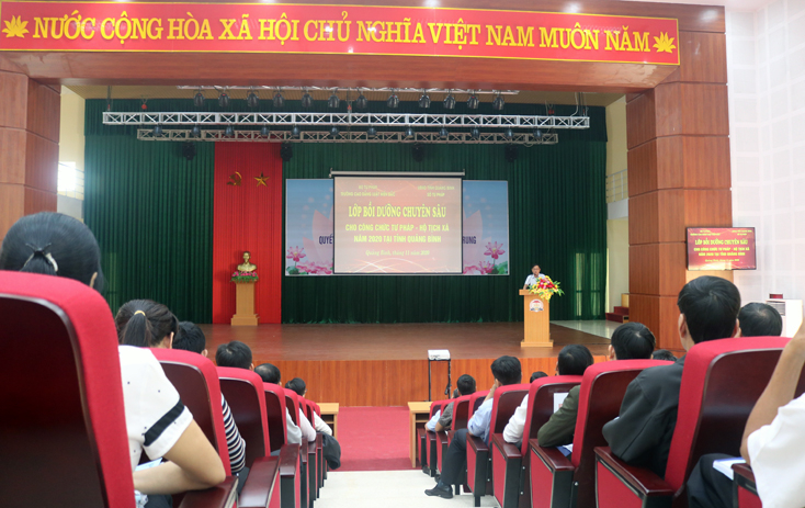 Quang cảnh tại buổi tập huấn bồi dưỡng nghiệp vụ chuyên sâu cho công chức tư pháp cấp huyện và tư pháp - hộ tịch cấp xã