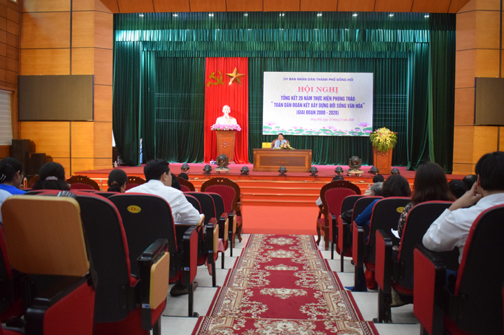 Toàn cảnh hội nghị tổng kết 20 năm thực hiện phong trào “TDĐKXDĐSVH” giai đoạn 2000-2020 do đồng chí Hoàng Ngọc Đan, Chủ tịch UBND TP. Đồng Hới chủ trì.