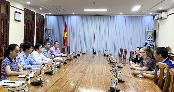  Quang cảnh buổi làm việc.