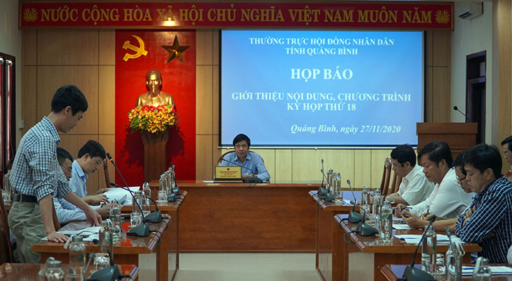  Đại diện các cơ quan báo chí phát biểu tại buổi họp báo