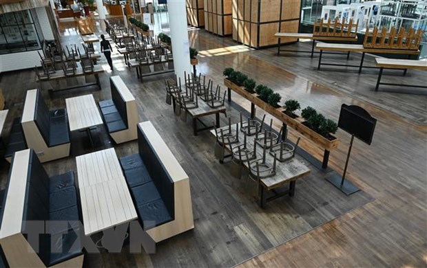 Một nhà hàng đóng cửa do dịch COVID-19 tại Munich, Đức. (Ảnh: AFP/TTXVN)