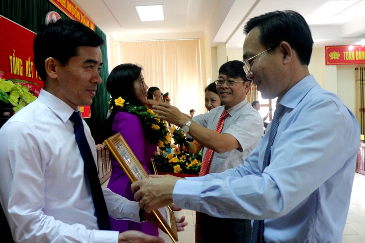    Huyện Quảng Ninh quan tâm biểu dương, nhân rộng các điển hình “Dân vận khéo”. 