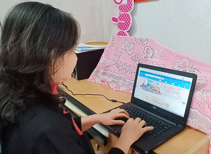 Mua sắm trực tuyến đang là xu hướng được nhiều người tiêu dùng lựa chọn.