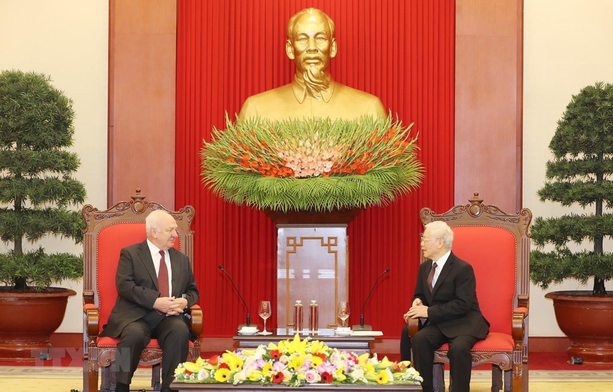 Tổng Bí thư, Chủ tịch nước Nguyễn Phú Trọng tiếp Đại sứ Liên bang Nga tại Việt Nam Konstantin Vasilievich Vnukov. (Ảnh: Trí Dũng/TTXVN)