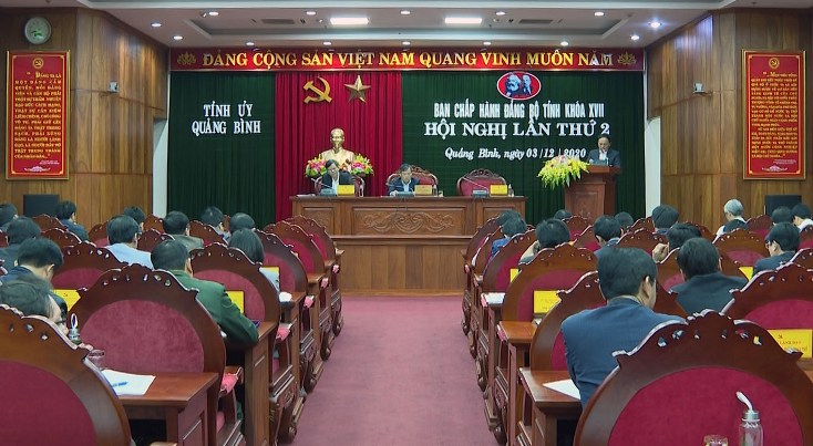 Các đồng chí trong Thường trực Tỉnh uỷ điều hành hội nghị.