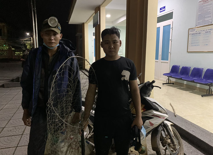 2 đối tượng Nguyễn Chí Thành và Nguyễn Công Danh tại cơ quan Công an.                        