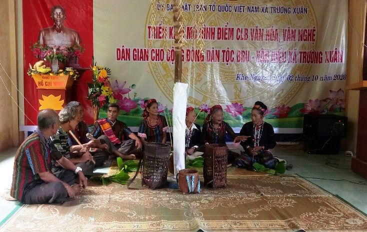  Nhiều nghi lễ dân gian được phục dựng, bảo tồn thông qua hoạt động thường xuyên củaCLB văn hóa, văn nghệ dân gian dân tộc Bru-Vân Kiều. 