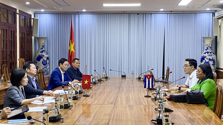 Quang cảnh buổi làm việc.