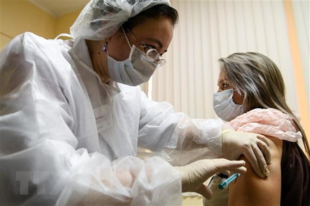  Tiêm vắcxin ngừa COVID-19 tại Moskva, Nga, ngày 5-12-2020. (Nguồn: AFP/TTXVN)