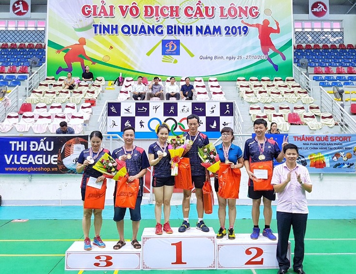 Qua các giải thi đấu cầu lông, vợ chồng anh Sinh, chị Hợi luôn gặt hái được nhiều giải thưởng quan trọng. 