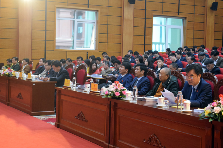 Các đại biểu tham dự kỳ họp thứ 15 HĐND TP. Đồng Hới khóa XXI, nhiệm kỳ 2016-2021.