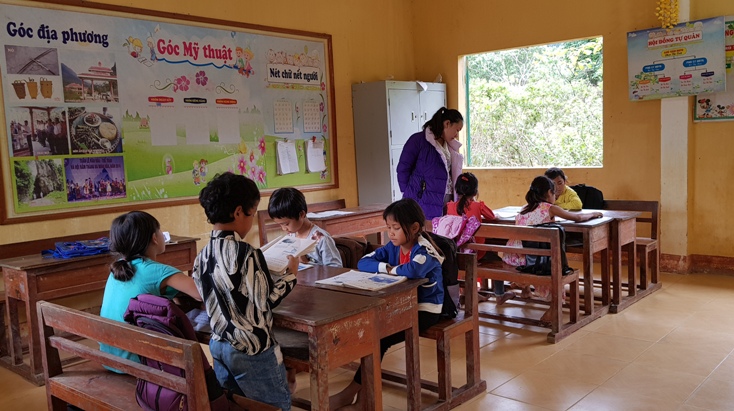 Nhờ công tác vận động, sự gần gũi, thân thiện của các thầy, cô giáo, con em đồng bào Rục đến lớp chuyên cần, chất lượng dạy và học ngày một nâng cao.