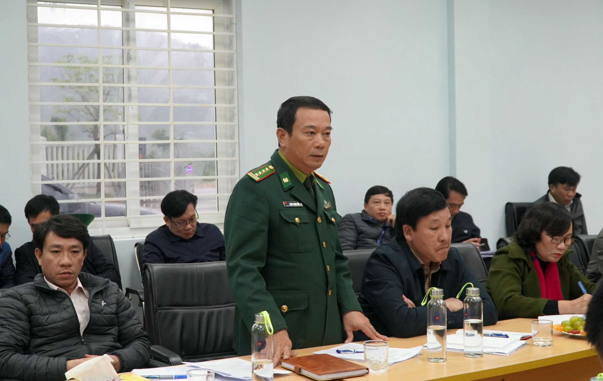 Các đại biểu thảo luận, đề xuất các giải pháp nhằm đẩy nhanh tiến độ các dự án.