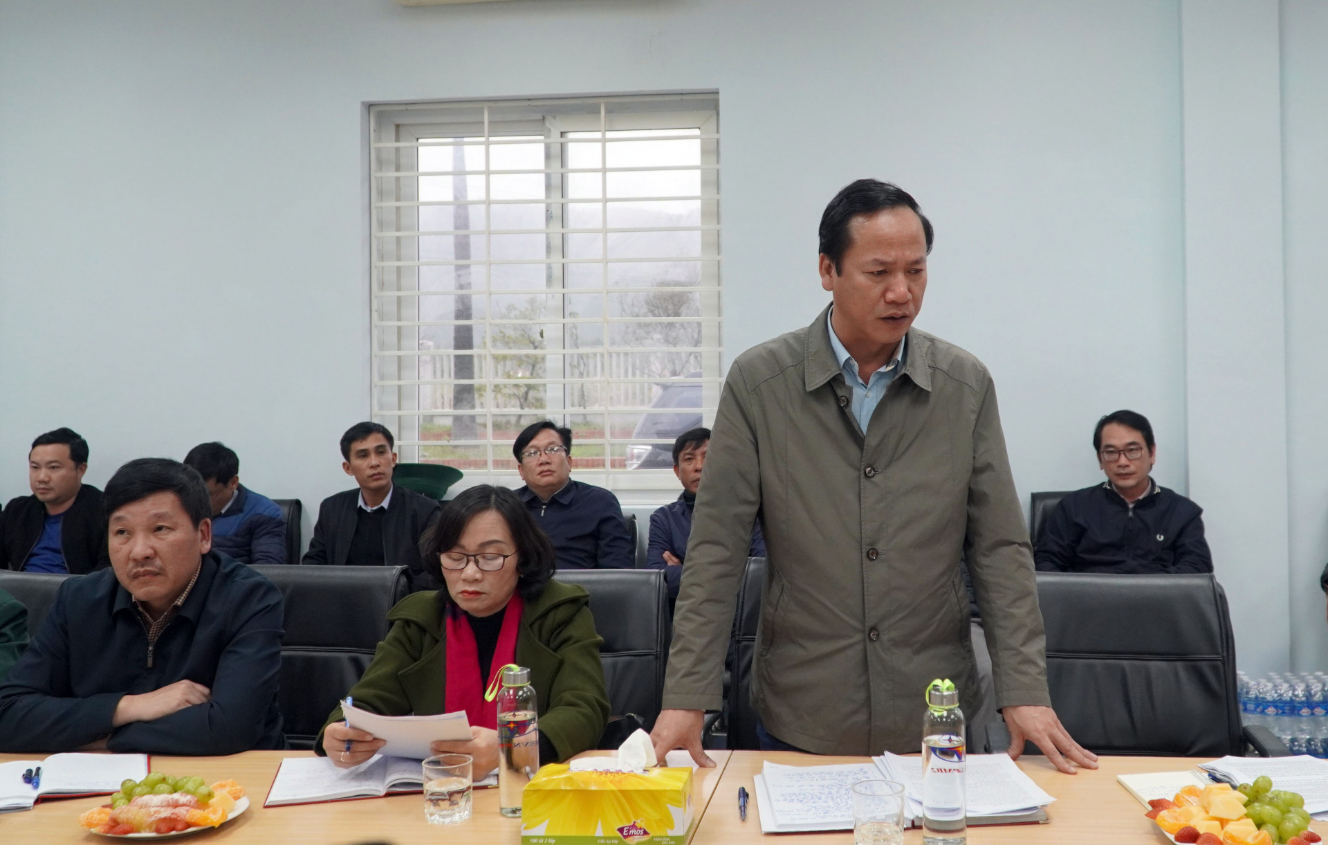 Các đại biểu thảo luận, đề xuất các giải pháp nhằm đẩy nhanh tiến độ các dự án.