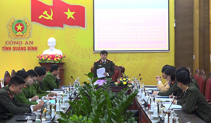 Đại tá, tiến sỹ Nguyễn Tiến Nam, Ủy viên Ban Thường vụ Tỉnh ủy, Giám đốc Công an tỉnh, chủ tịch hội đồng nghiệm thu đề tài phát biểu tại hội nghị