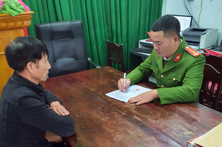 Đối tượng Hoàng Xuân Cung tại cơ quan điều tra.