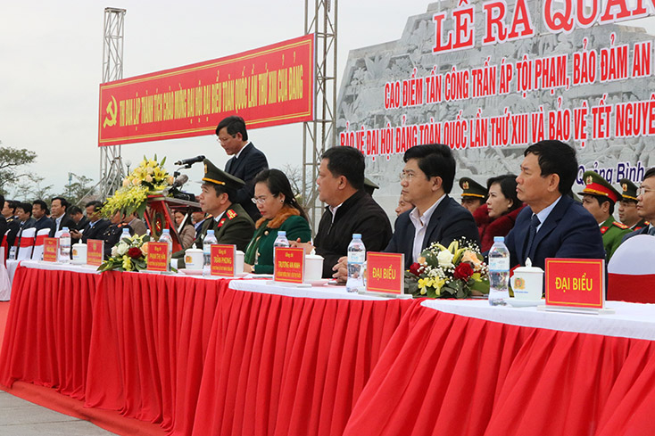 Các đại biểu tham dự lễ ra quân trấn áp tội phạm