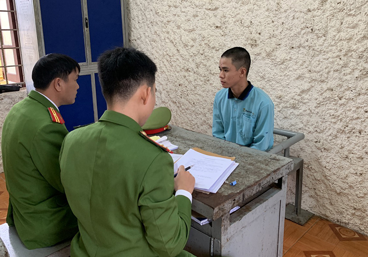 Đối tượng Nguyễn Minh Tuấn tại cơ quan công an.