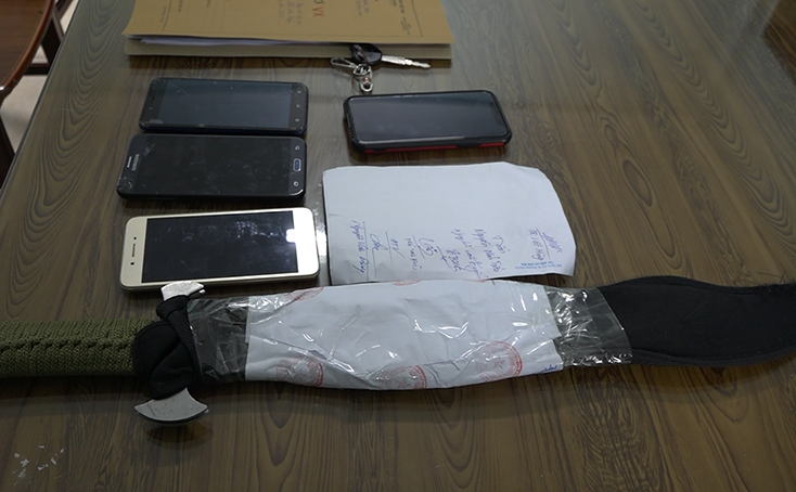 Tang vật, hung khí của các vụ cướp.