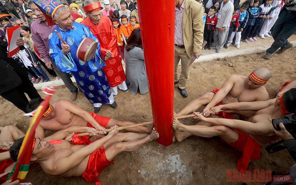   Kéo co ngồi ở Trấn Vũ, Thạch Bản, Long Biên.