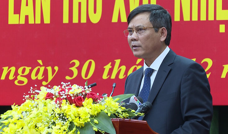  Đồng chí Trần Thắng, Phó Bí thư Tỉnh ủy, Chủ tịch UBND tỉnh giới thiệu chuyên đề “Tình hình thực hiện nhiệm vụ kinh tế-xã hội 5 năm 2016-2020; phương hướng, mục tiêu, chỉ tiêu, nhiệm vụ và giải pháp chủ yếu 5 năm 2021-2025”.