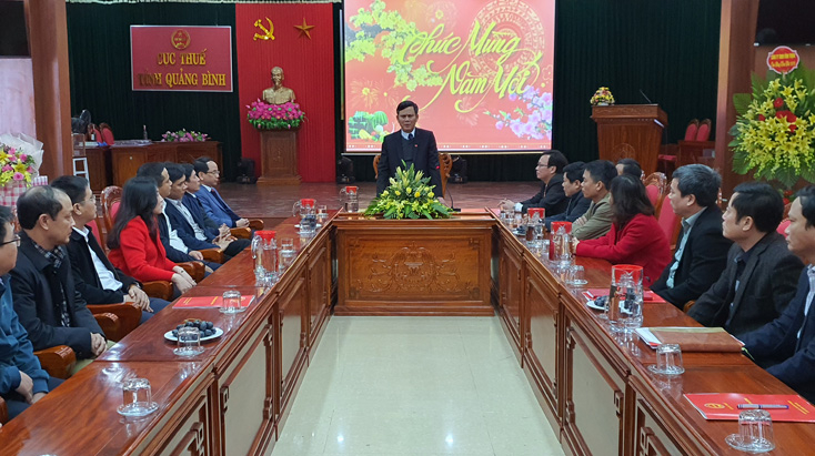 Đồng chí Trần Thắng Chủ tịch UBND tỉnh biểu dương kết quả thu ngân sách vượt kế hoạch được giao của Cục Thuế tỉnh trong năm 2020...