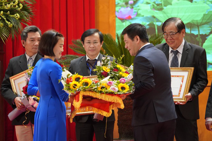 Báo Quảng Bình vinh dự là đơn vị được tặng bằng khen vì có thành tích xuất sắc trong công tác thông tin tuyên truyền báo chí năm 2020
