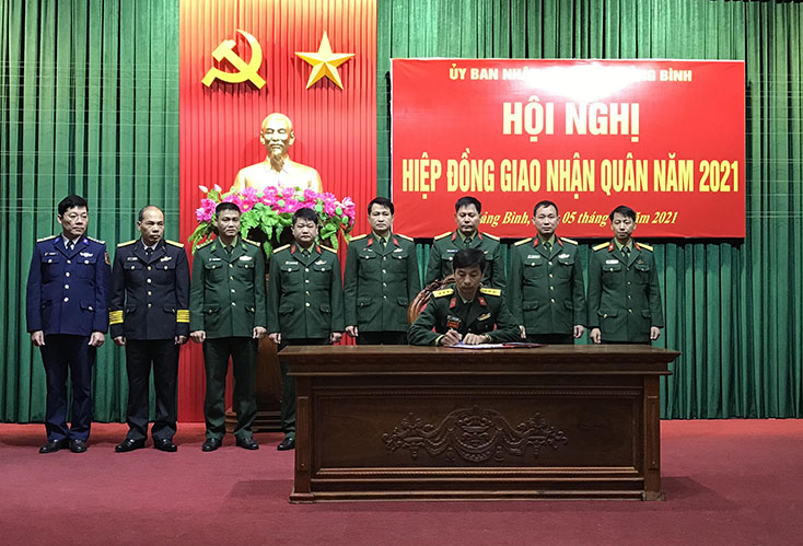 Lễ ký kết biên bản hiệp đồng giao, nhận quân năm 2021. 