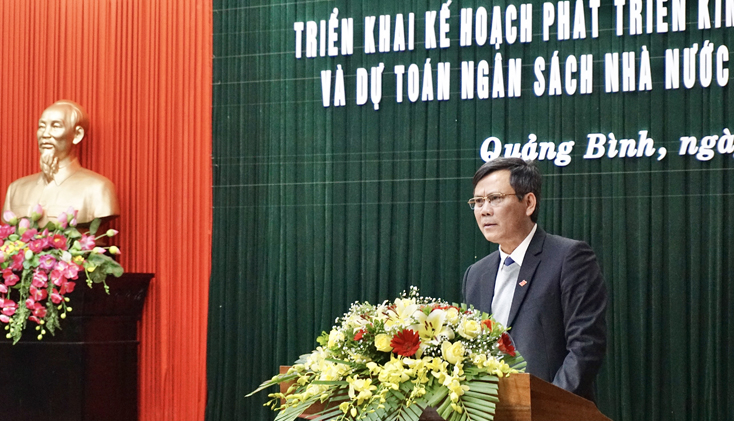 Đồng chí Chủ tịch UBND tỉnh Trần Thắng phát biểu kết luận hội nghị.