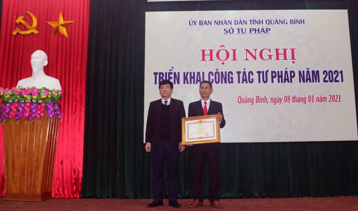 Văn phòng Sở Tư pháp vinh dự được đón nhận bằng khen của Thủ tướng Chính phủ vì đã có nhiều thành tích trong công tác, góp phần vào sự nghiệp xây dựng chủ nghĩa xã hội và bảo vệ Tổ quốc. 