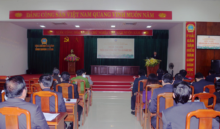 Các đại biểu tham dự tại hội nghị.