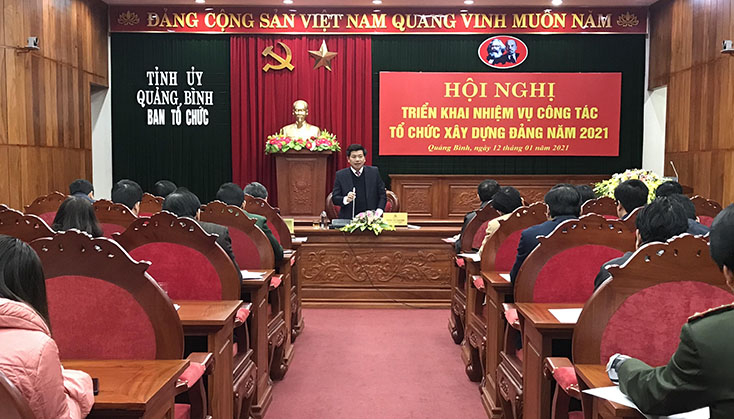 Đồng chí Trưởng ban Tổ chức Tỉnh ủy Trần Vũ Khiêm chủ trì hội nghị