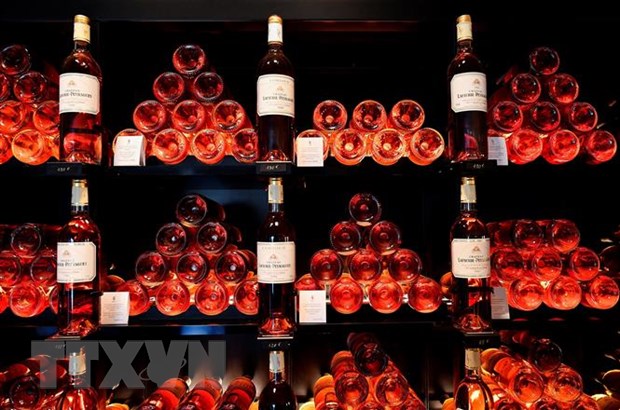Rượu vang được trưng bày tại Chateau Lafaurie-Peyraguey ở Bommes, miền Tây Nam Pháp. (Ảnh: AFP/TTXVN)