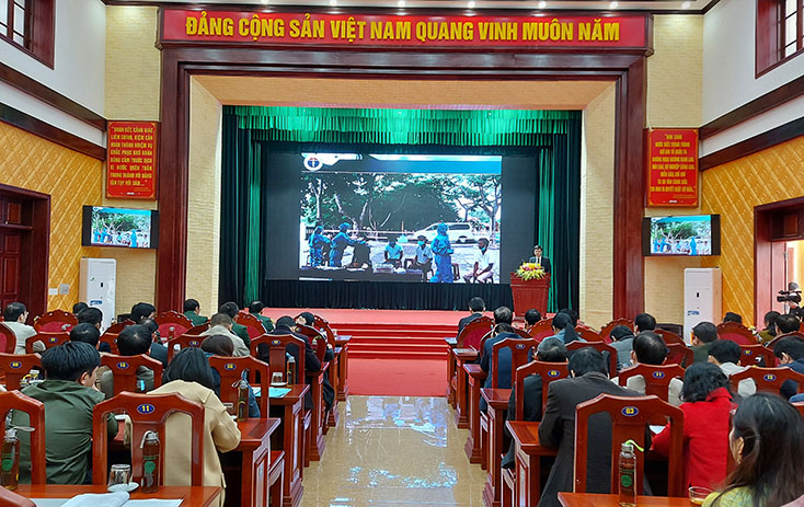 Các đại biểu cùng nhau nhìn lại những hoạt động trong công tác phòng chống dịch bệnh Covid-19.