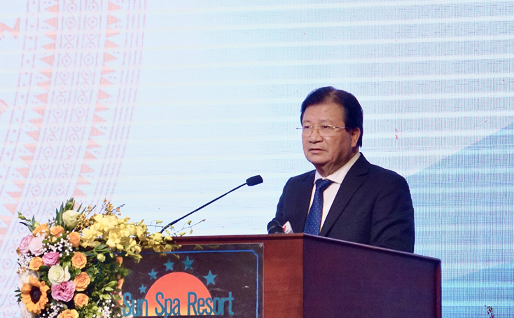 Đồng chí Trịnh Đình Dũng, Ủy viên Trung ương Đảng, Phó Thủ tướng Chính phủ phát biểu chỉ đạo tại hội nghị.