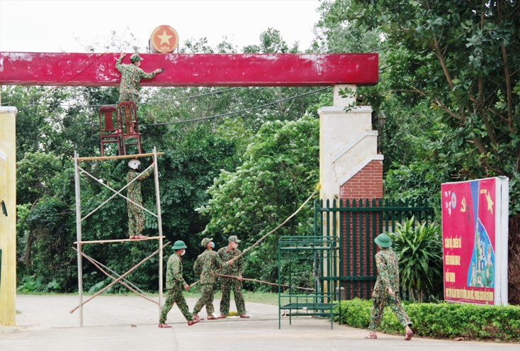  Củng cố cảnh quan doanh trại.
