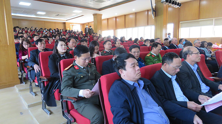 Hội nghị dành thời gian để đại biểu chia sẻ các hoạt động chuyên môn.